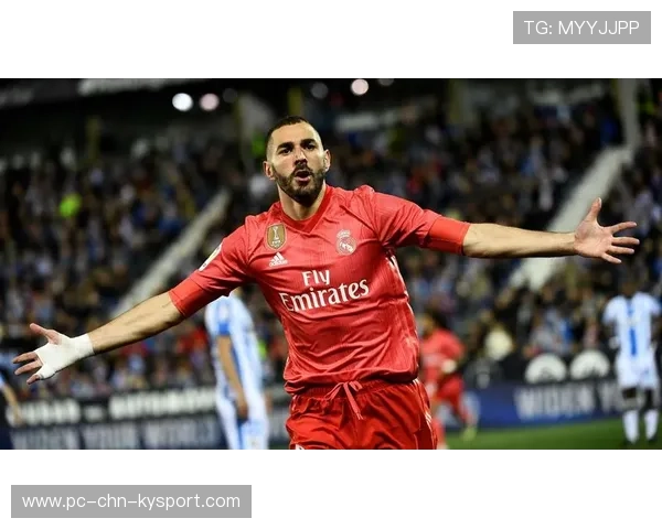 皇马中场一脚长传撕裂防线，本泽马插上破门