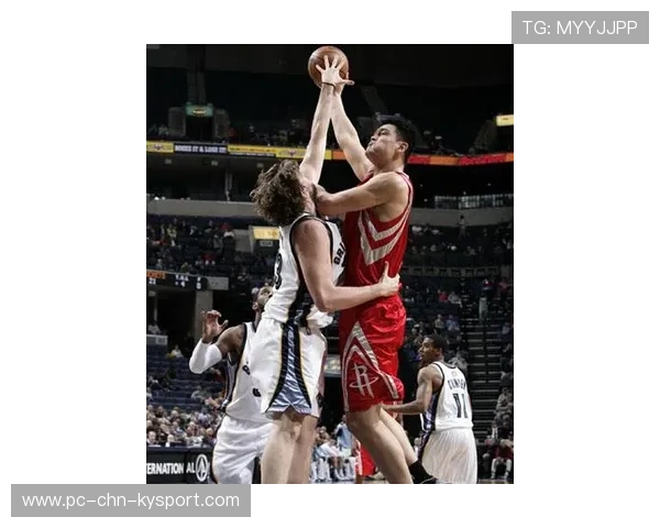 谢波德连续投中三分球，火箭外线火力全开